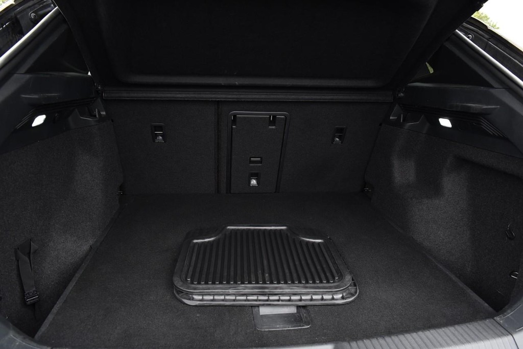 Volkswagen ID.4 Vehicle Full-screen Gallery Image 23