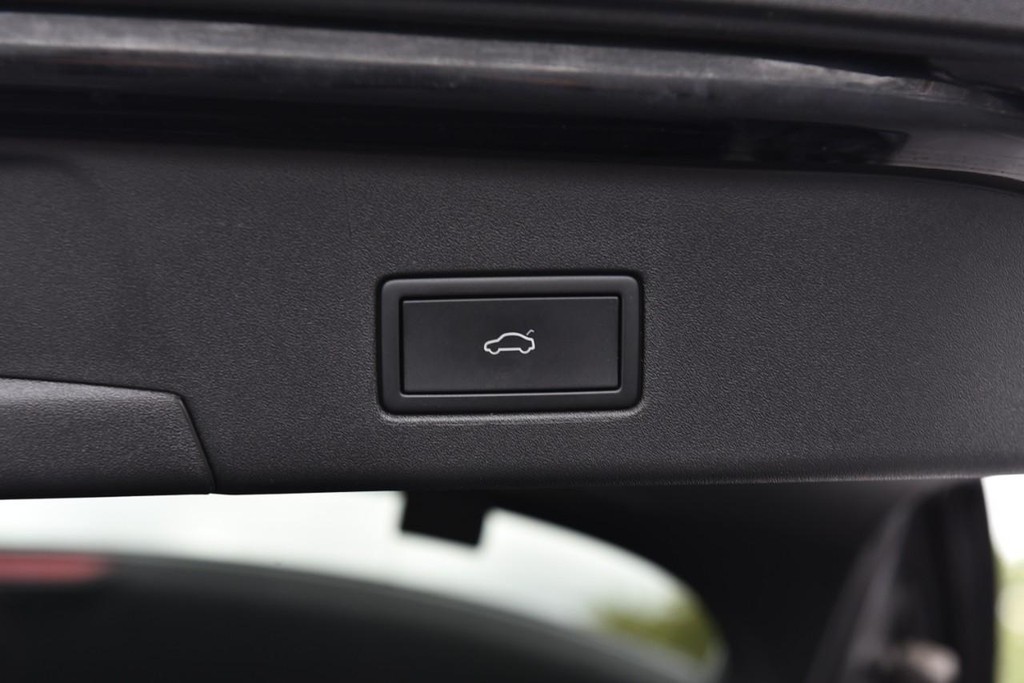 Volkswagen ID.4 Vehicle Full-screen Gallery Image 24