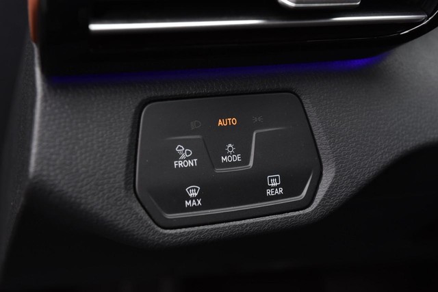 Volkswagen ID.4 Vehicle Image 11