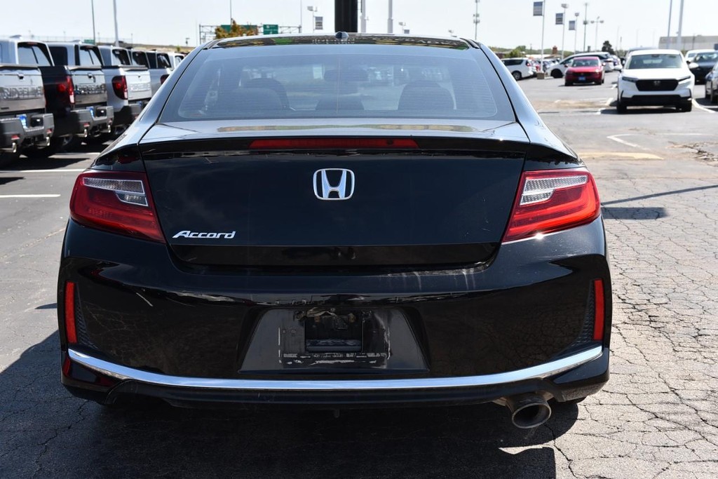 Honda Accord Coupe Vehicle Full-screen Gallery Image 06