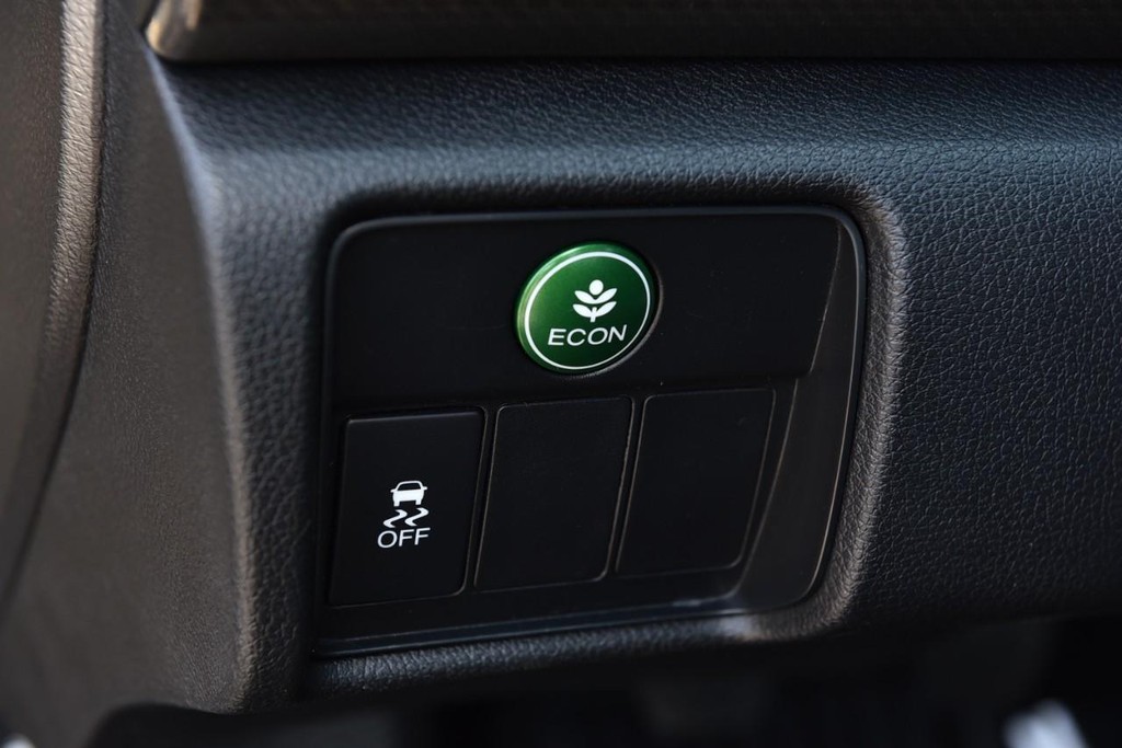 Honda Accord Coupe Vehicle Full-screen Gallery Image 10