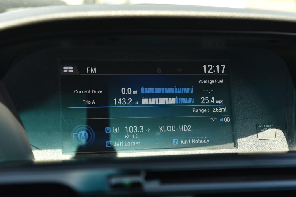 Honda Accord Coupe Vehicle Full-screen Gallery Image 13