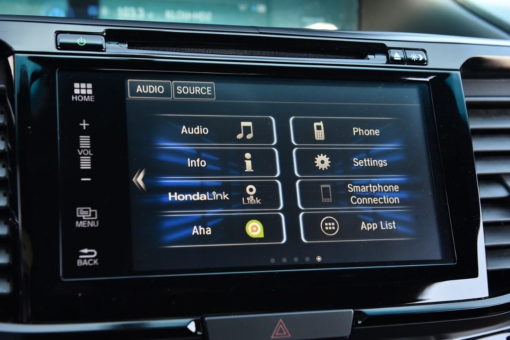 Honda Accord Coupe Vehicle Full-screen Gallery Image 14