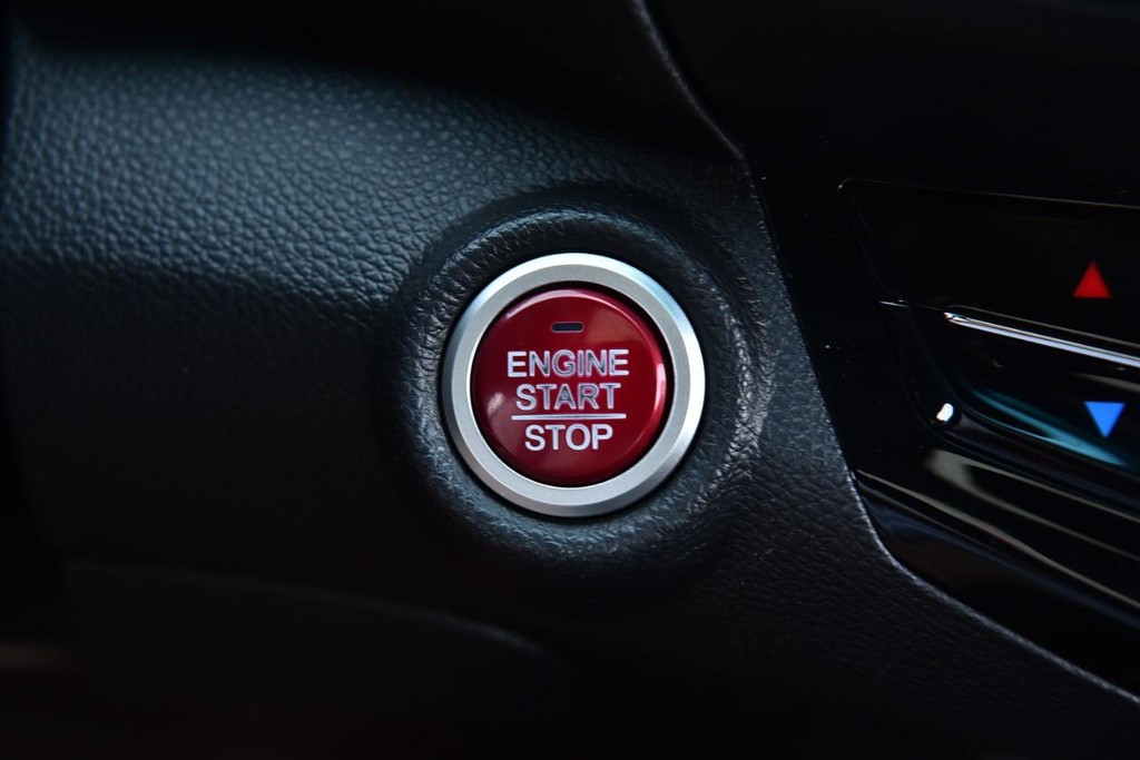 Honda Accord Coupe Vehicle Full-screen Gallery Image 16
