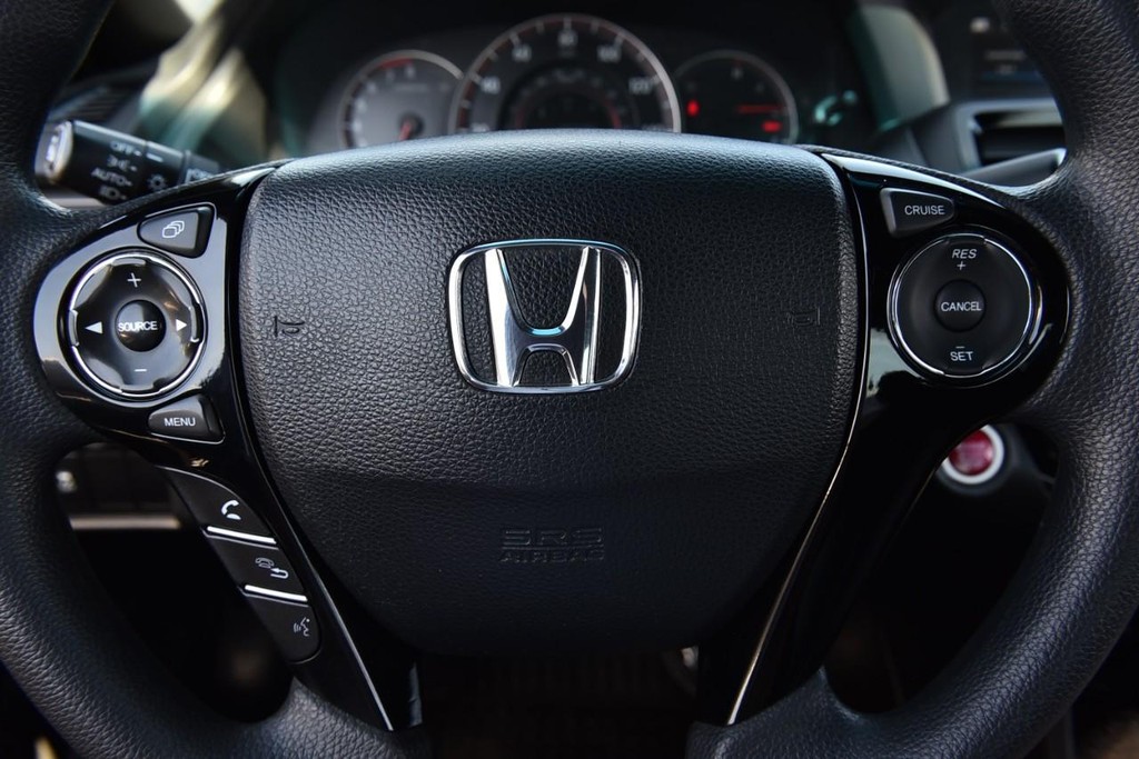 Honda Accord Coupe Vehicle Full-screen Gallery Image 18