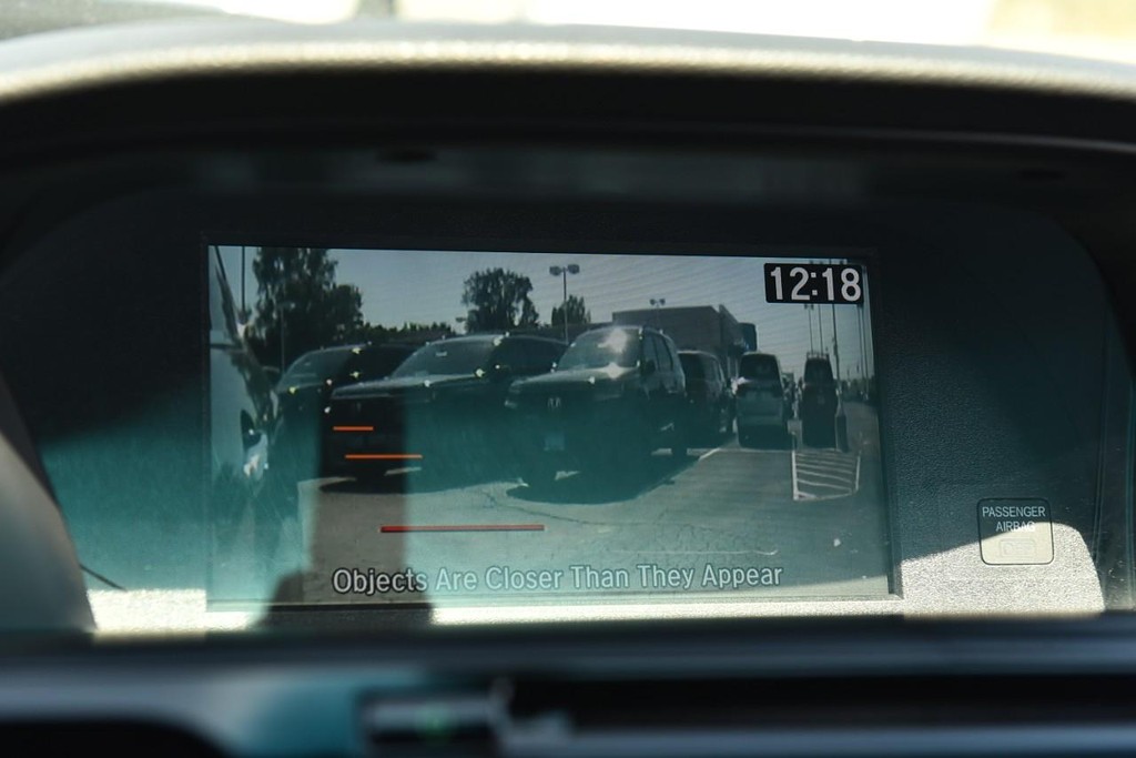 Honda Accord Coupe Vehicle Full-screen Gallery Image 19