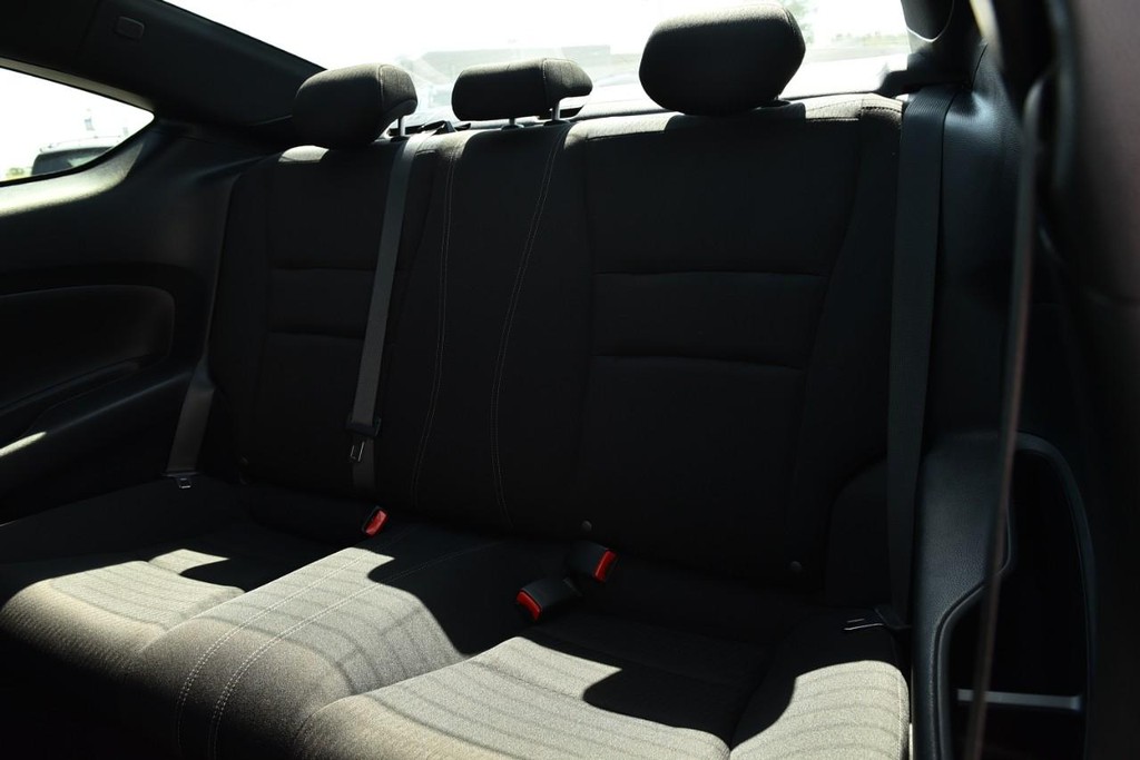 Honda Accord Coupe Vehicle Full-screen Gallery Image 23