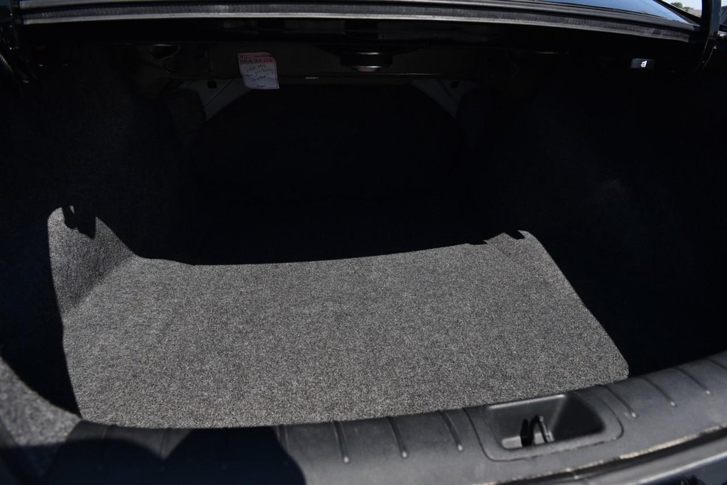 Honda Accord Coupe Vehicle Full-screen Gallery Image 24