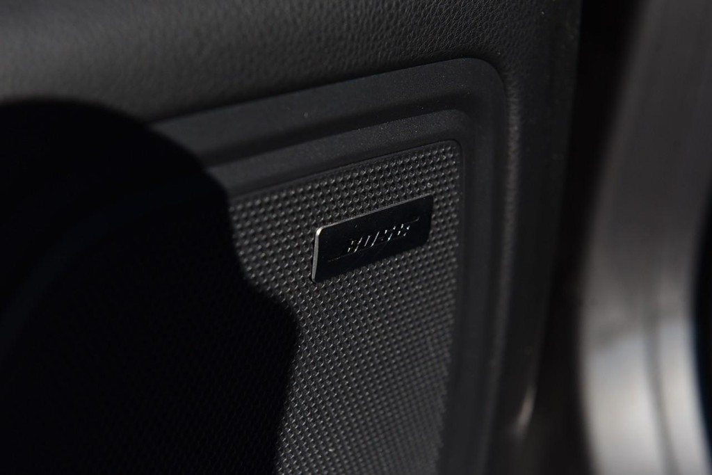 Porsche Macan Vehicle Full-screen Gallery Image 9