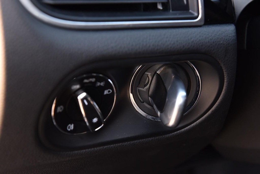 Porsche Macan Vehicle Full-screen Gallery Image 12