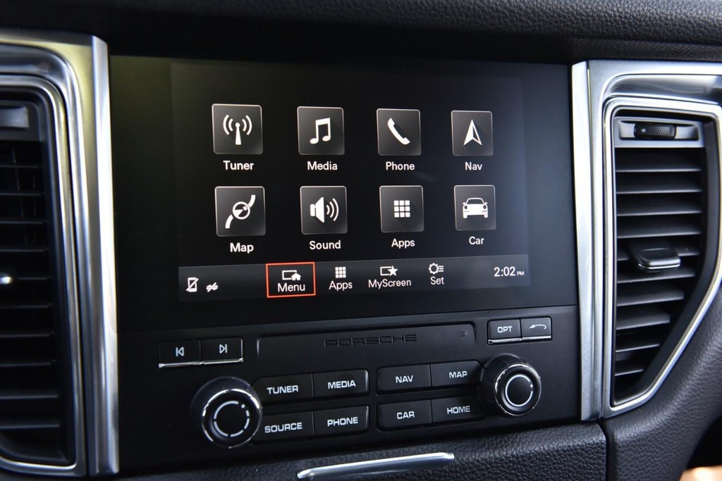 Porsche Macan Vehicle Full-screen Gallery Image 15