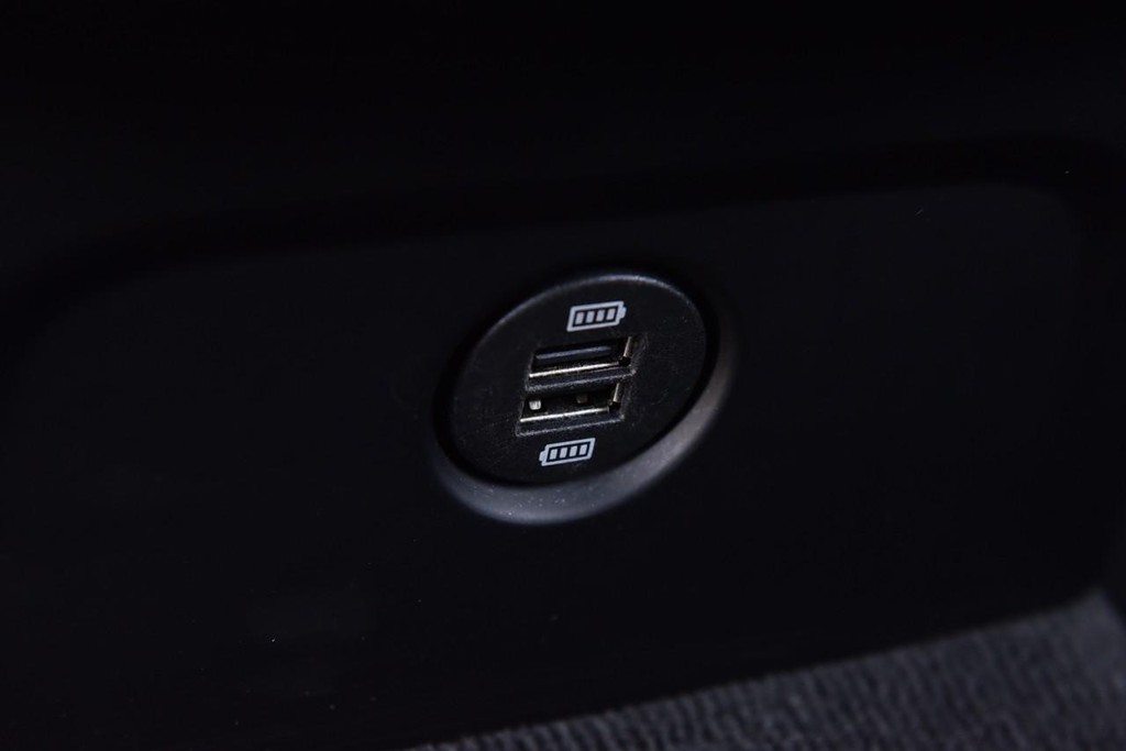 Porsche Macan Vehicle Full-screen Gallery Image 23