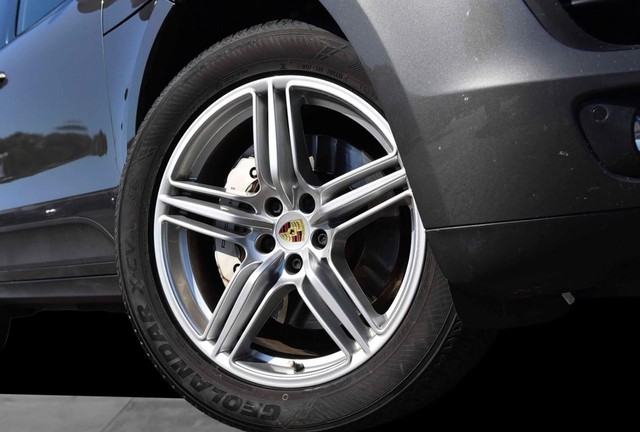 Porsche Macan Vehicle Image 03