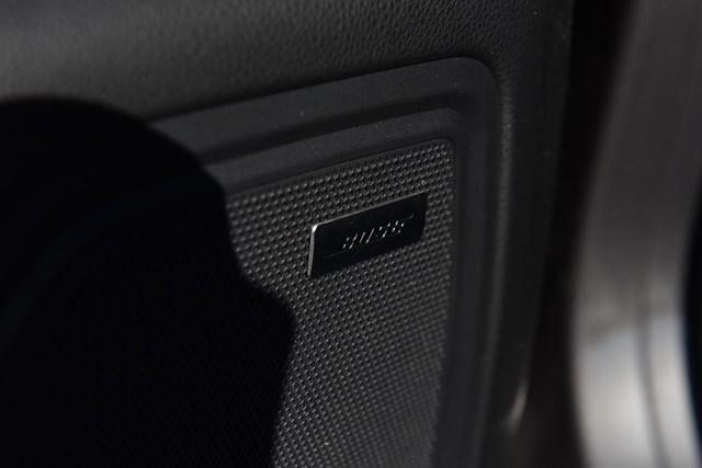 Porsche Macan Vehicle Image 09