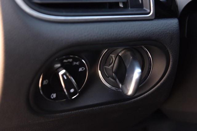 Porsche Macan Vehicle Image 12
