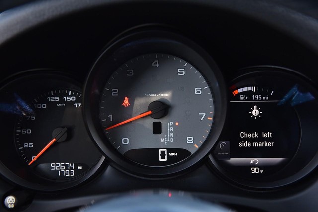 Porsche Macan Vehicle Image 13