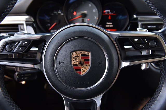 Porsche Macan Vehicle Image 17