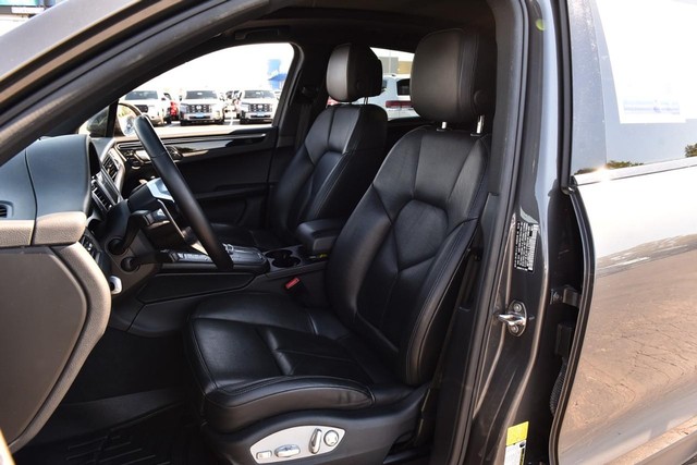 Porsche Macan Vehicle Image 18