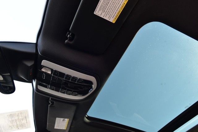 Porsche Macan Vehicle Image 20