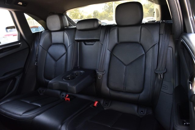 Porsche Macan Vehicle Image 21