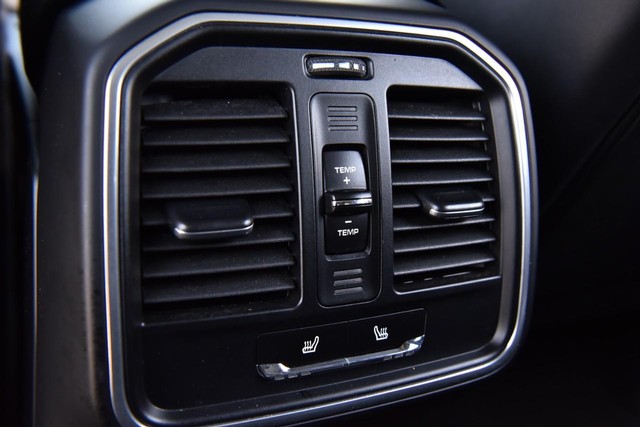 Porsche Macan Vehicle Image 22