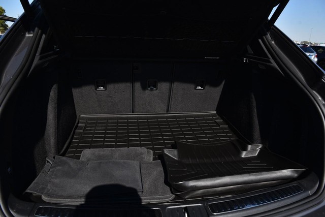 Porsche Macan Vehicle Image 24