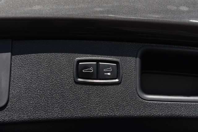 Porsche Macan Vehicle Image 25
