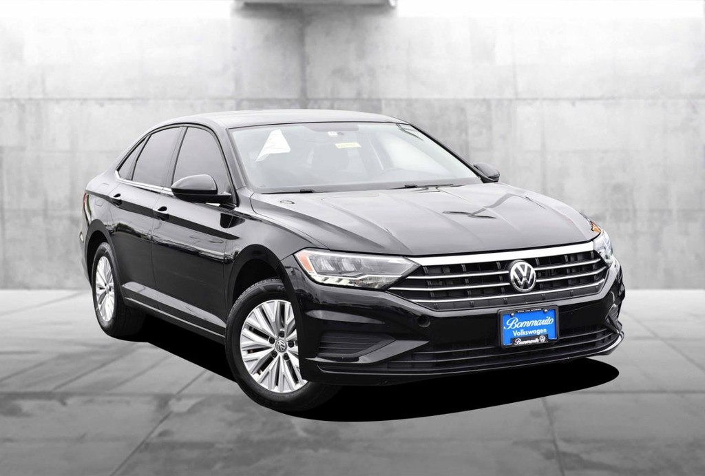 Volkswagen Jetta Vehicle Full-screen Gallery Image 2