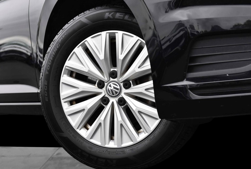 Volkswagen Jetta Vehicle Full-screen Gallery Image 3