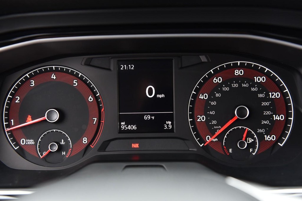 Volkswagen Jetta Vehicle Full-screen Gallery Image 12