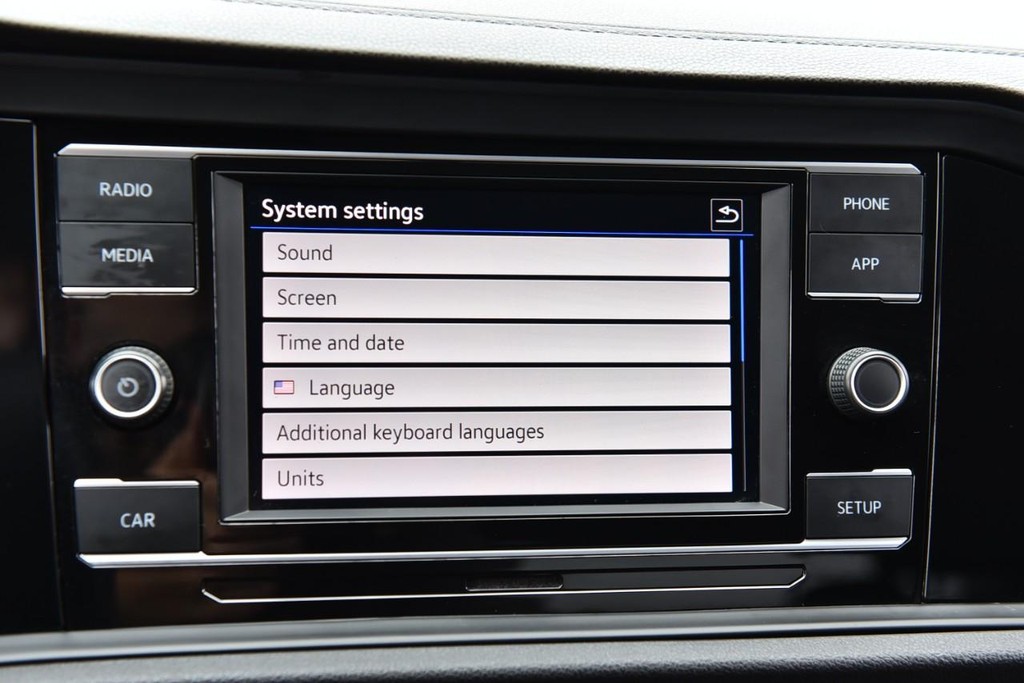 Volkswagen Jetta Vehicle Full-screen Gallery Image 14