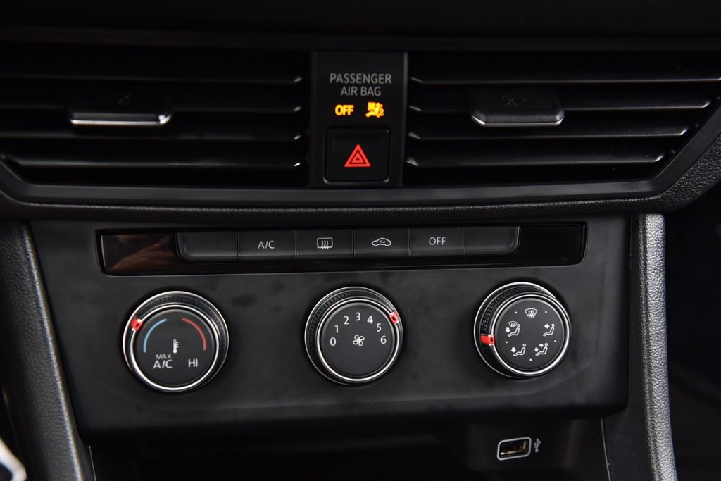 Volkswagen Jetta Vehicle Full-screen Gallery Image 15