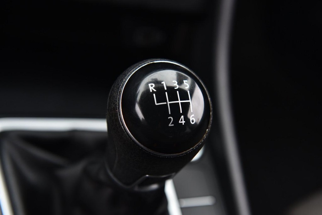 Volkswagen Jetta Vehicle Full-screen Gallery Image 16