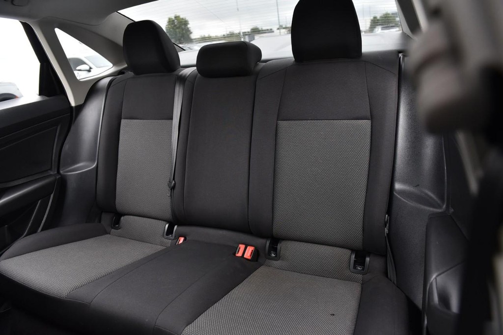 Volkswagen Jetta Vehicle Full-screen Gallery Image 20