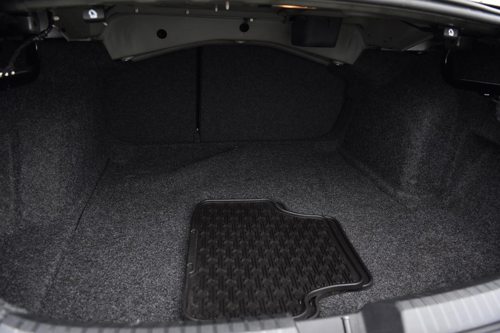 Volkswagen Jetta Vehicle Full-screen Gallery Image 21