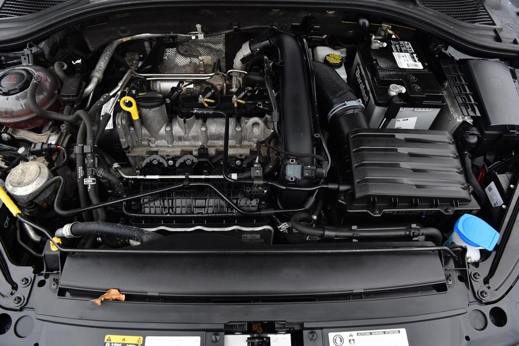 Volkswagen Jetta Vehicle Full-screen Gallery Image 22