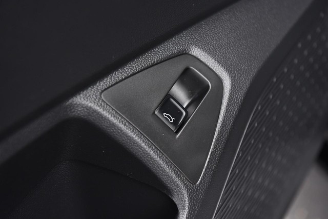 Volkswagen Jetta Vehicle Image 09