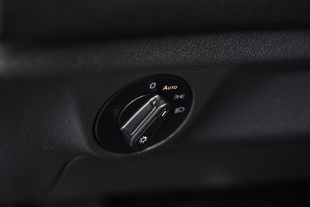 Volkswagen Jetta Vehicle Image 11