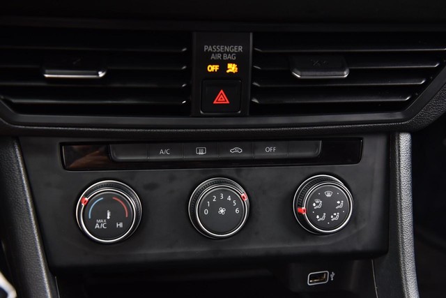 Volkswagen Jetta Vehicle Image 15