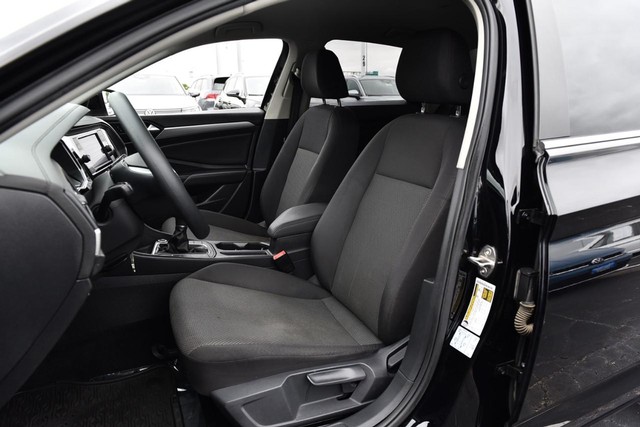 Volkswagen Jetta Vehicle Image 18