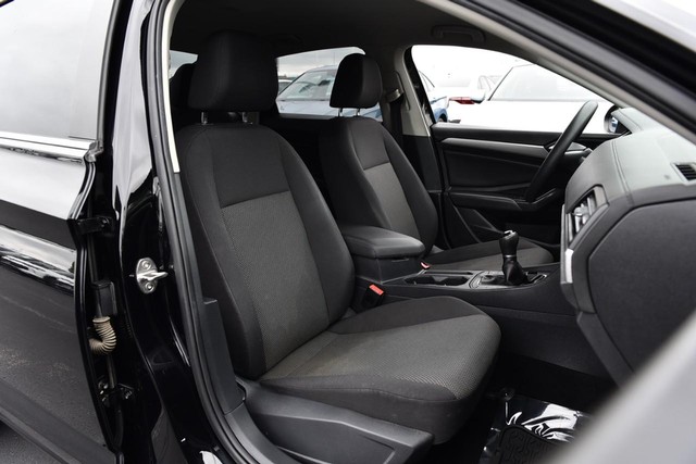 Volkswagen Jetta Vehicle Image 19