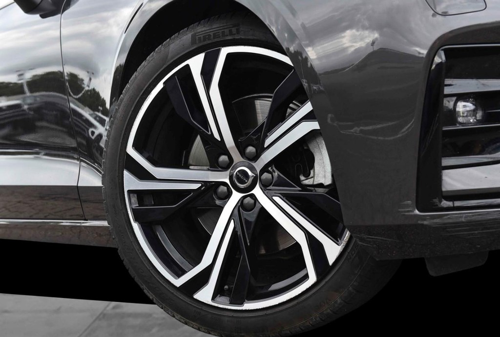 Volvo S60 Vehicle Full-screen Gallery Image 3