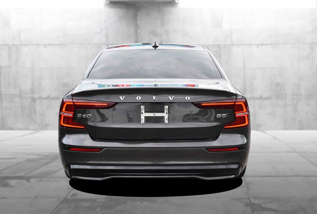 Volvo S60 Vehicle Full-screen Gallery Image 6