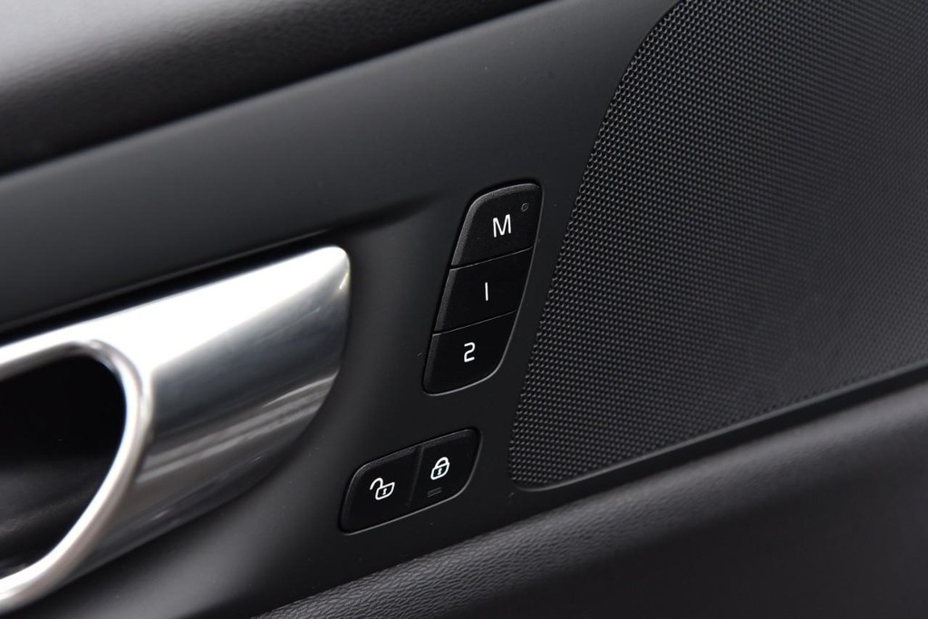 Volvo S60 Vehicle Full-screen Gallery Image 9