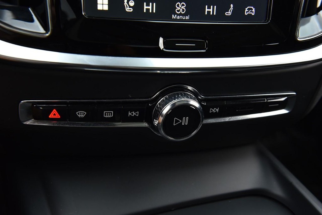 Volvo S60 Vehicle Full-screen Gallery Image 16