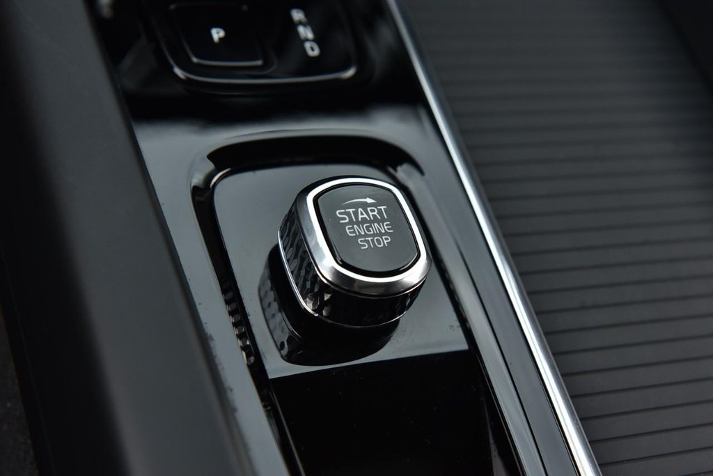 Volvo S60 Vehicle Full-screen Gallery Image 17