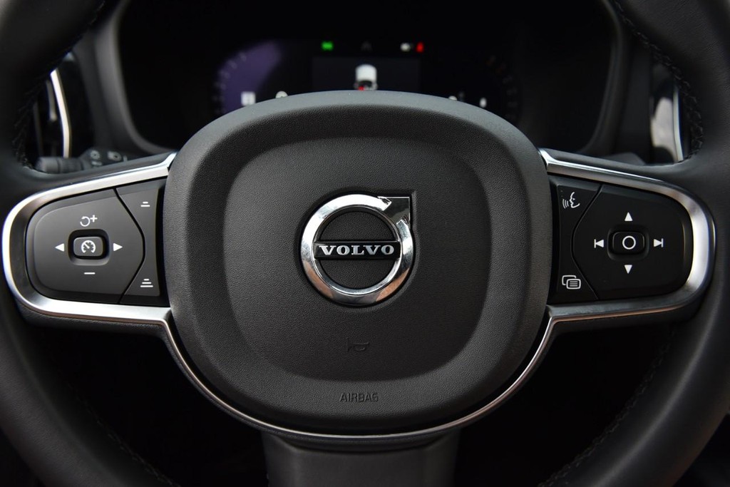 Volvo S60 Vehicle Full-screen Gallery Image 18