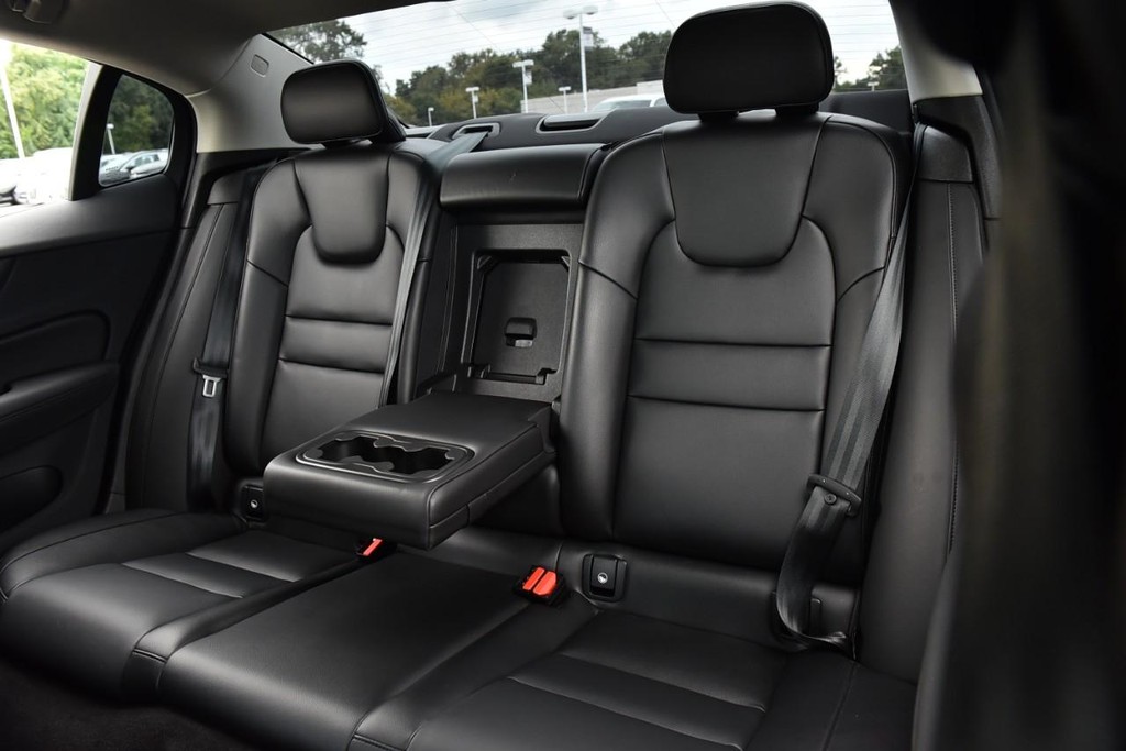 Volvo S60 Vehicle Full-screen Gallery Image 22