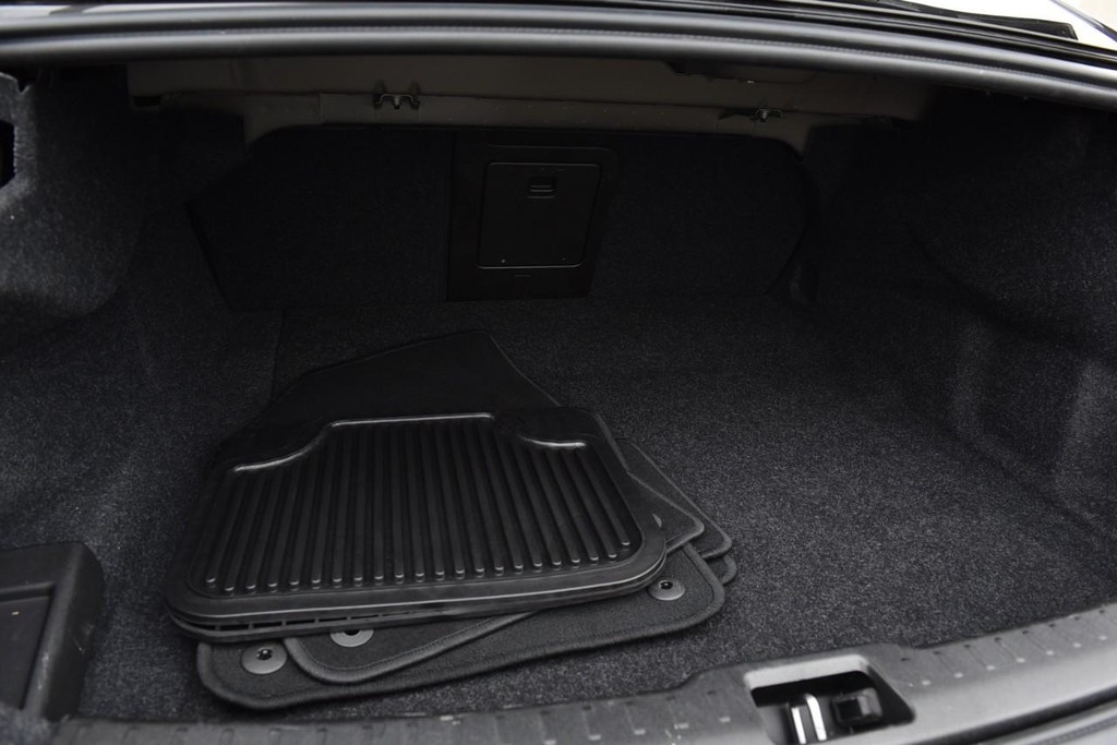 Volvo S60 Vehicle Full-screen Gallery Image 24