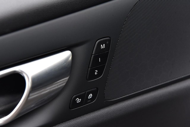 Volvo S60 Vehicle Image 09
